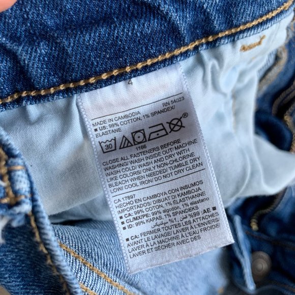 Old Navy Boyfriend Denim Shorts - 4 - Picture 4 of 5